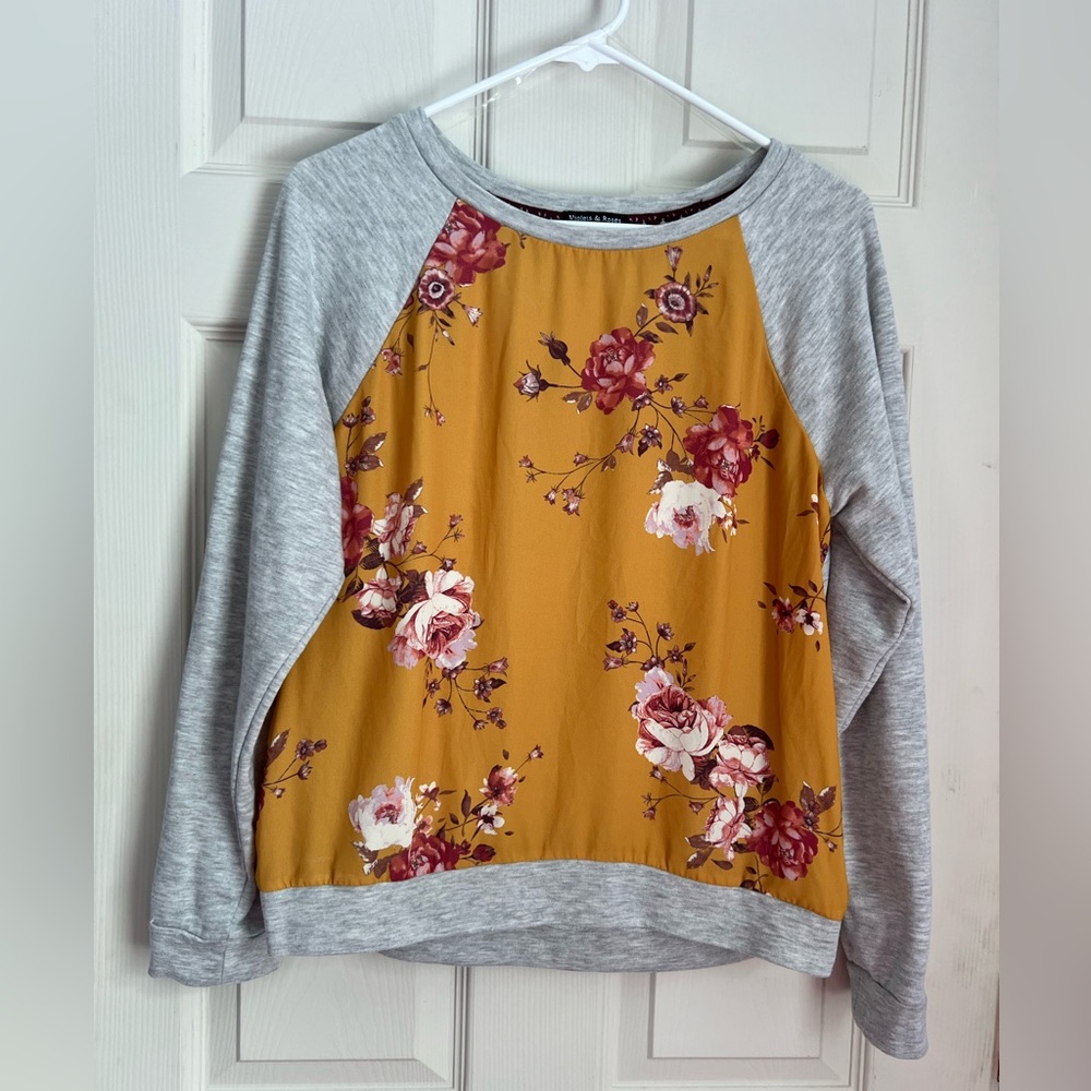 Violets & Roses women’s floral long sleeve top size M